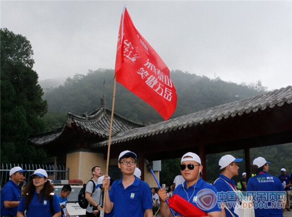 【現(xiàn)場(chǎng)直擊】登頂泰山 奧華人勇攀高峰