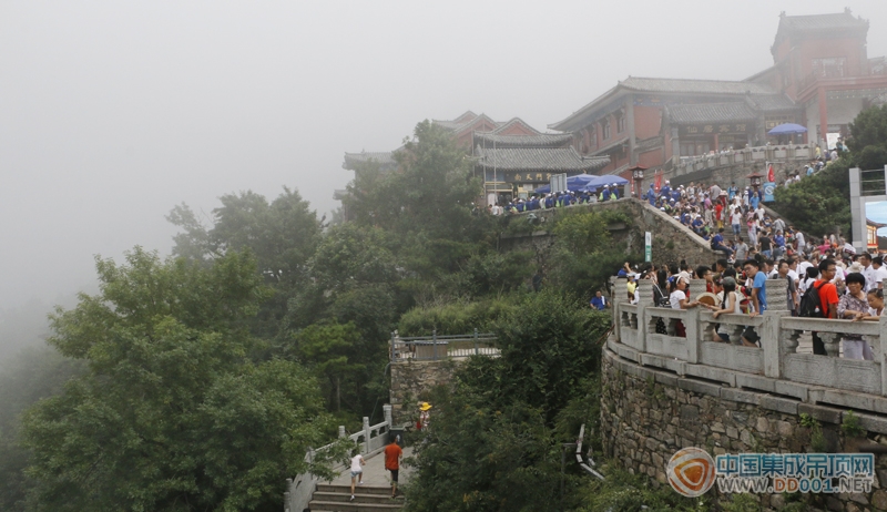 2015奧華合伙人創(chuàng)富論道暨16周年感恩回饋盛典-登頂泰山