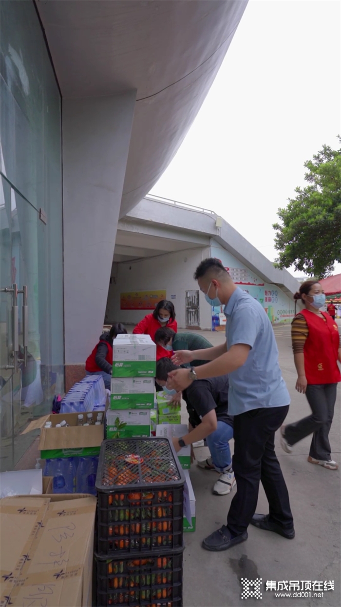 化州藍(lán)姆特頂墻專賣(mài)店愛(ài)心捐贈(zèng)，齊心抗疫顯擔(dān)當(dāng)！